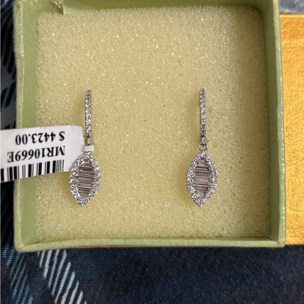 Kay Jewelers white gold and diamonds Earrings